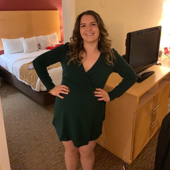 Meet your Posher, Madison - Picture 3 of 4